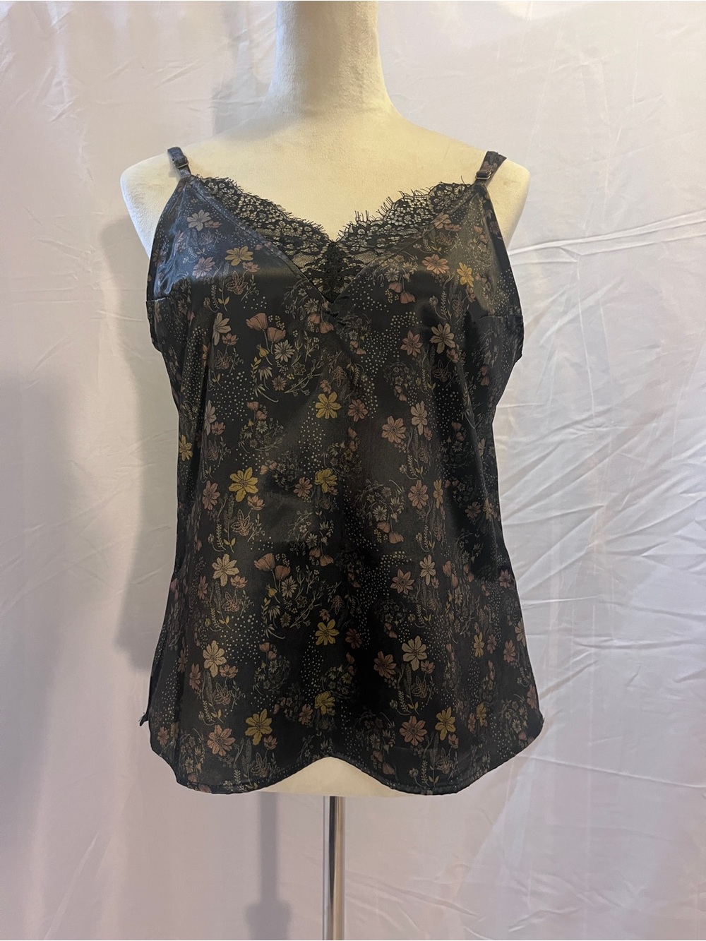Idyllwind floral lace Trim Camisole Top. Size M.